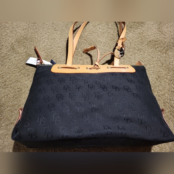 NWT Dooney & Bourke Large Tassel Zip Top Signature Black Purse - Picture 2 of 7